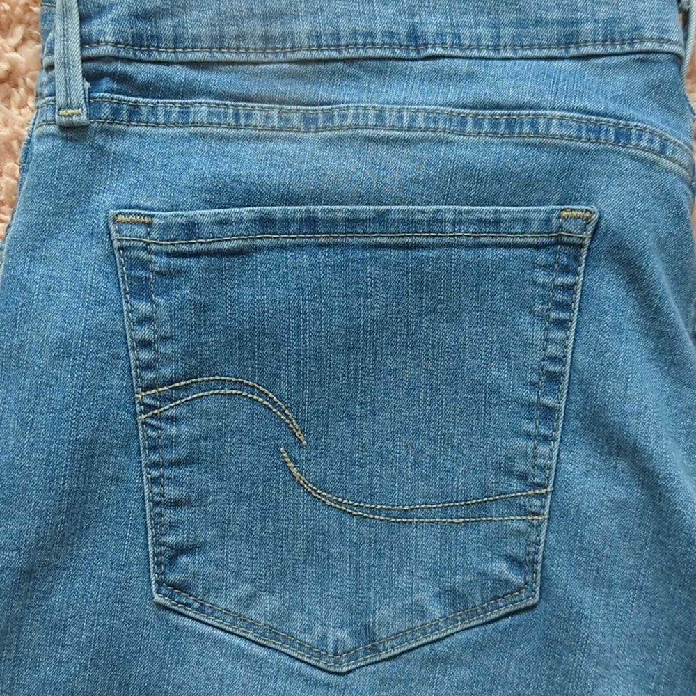 Levi's Shaping Skinny Distressed Denim Jeans 18 - Picture 2 of 9